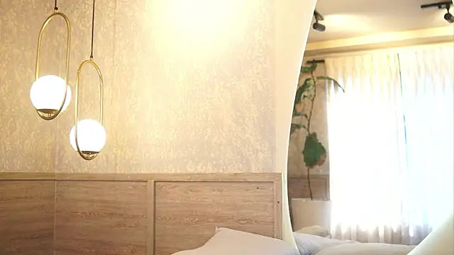 Tayler Kim online show from 10/31/25, 07:04