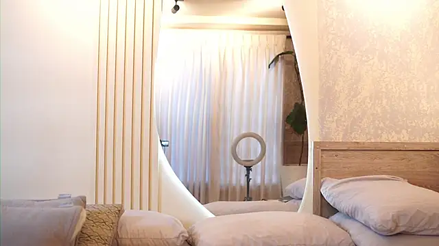 Tayler Kim online show from 11/08/25, 07:34