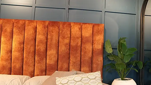 Tayler Kim online show from 12/05/25, 04:36