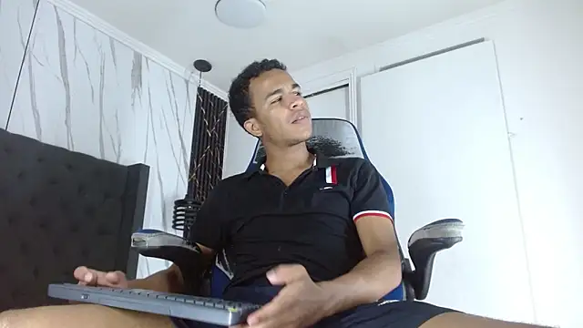 aston xvera online show from 11/02/25, 12:13