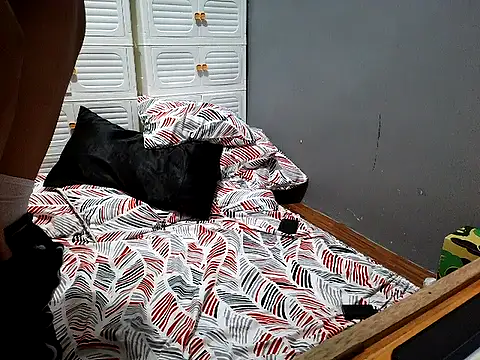 Snapshot of melahjane chatting on 11/15/25, 01:03 melahjane online show from 11/15/25, 01:03