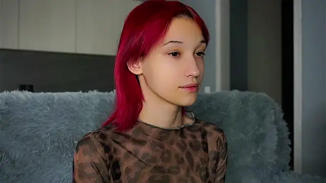 Snapshot of Likalense chatting on 09/30/25, 12:32 Likalense online show from 09/30/25, 12:32