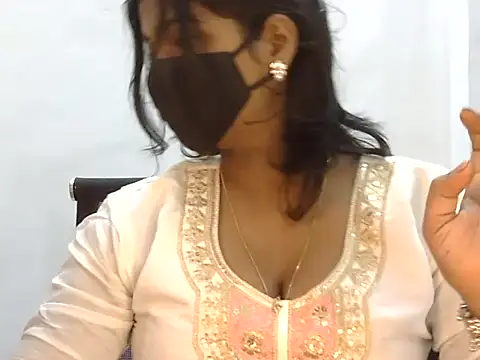 Hott Noor online show from 11/09/25, 10:19