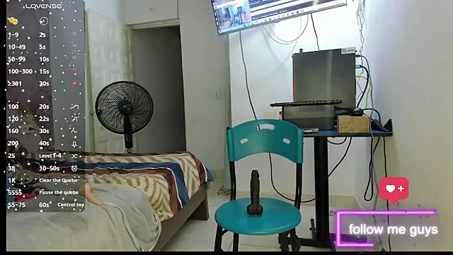 lunna noir online show from 11/22/25, 07:46