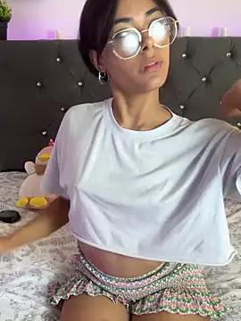 Im Lyan online show from 10/09/25, 05:11