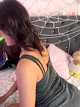 Im Lyan online show from 10/24/25, 04:14