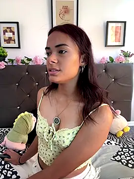 Snapshot of Im_Lyan chatting on 11/08/25, 07:12 Im Lyan online show from 11/08/25, 07:12