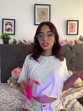 Snapshot of Im_Lyan chatting on 11/14/25, 04:28 Im Lyan online show from 11/14/25, 04:28