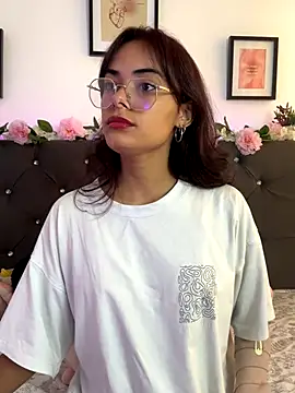 Snapshot of Im_Lyan chatting on 11/22/25, 03:11 Im Lyan online show from 11/22/25, 03:11