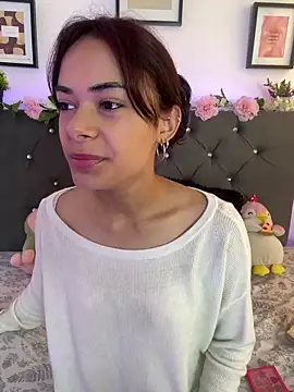 Snapshot of Im_Lyan chatting on 11/29/25, 03:37 Im Lyan online show from 11/29/25, 03:37