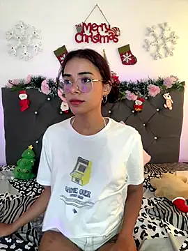 Snapshot of Im_Lyan chatting on 12/13/25, 07:53 Im Lyan online show from 12/13/25, 07:53