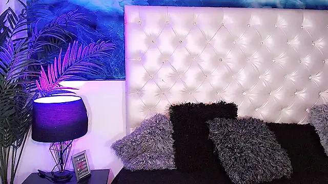 Snapshot of Valeria_Swett_ chatting on 11/14/25, 12:31 Valeria Swett online show from 11/14/25, 12:31