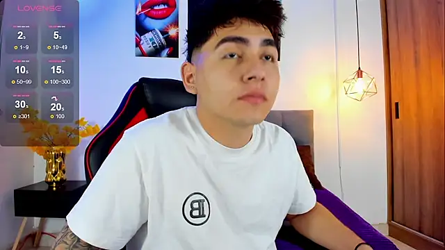 Snapshot of Nicolas_James_Sc chatting on 09/16/25, 01:56 Nicolas James Sc online show from 09/16/25, 01:56