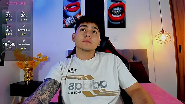 Snapshot of Nicolas_James_Sc chatting on 09/24/25, 01:47 Nicolas James Sc online show from 09/24/25, 01:47