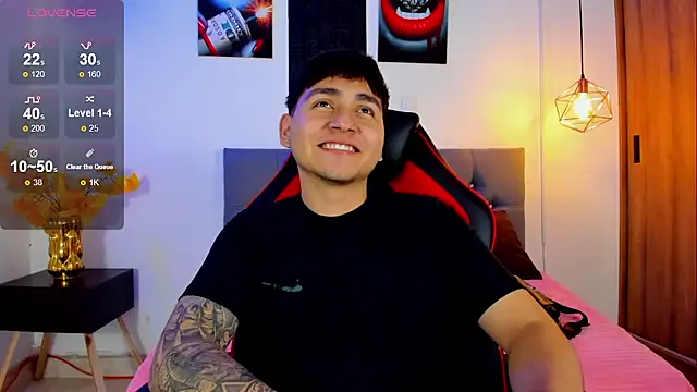 Snapshot of Nicolas_James_Sc chatting on 09/25/25, 05:05 Nicolas James Sc online show from 09/25/25, 05:05