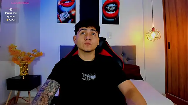 Snapshot of Nicolas_James_Sc chatting on 09/30/25, 02:22 Nicolas James Sc online show from 09/30/25, 02:22