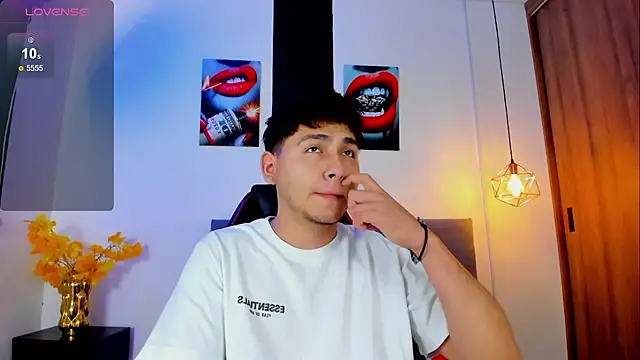 Snapshot of Nicolas_James_Sc chatting on 10/18/25, 12:50 Nicolas James Sc online show from 10/18/25, 12:50