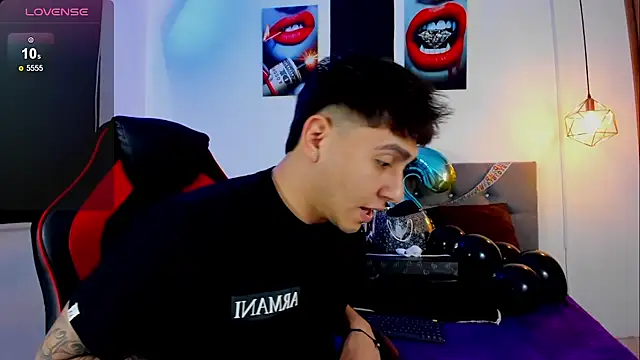 Snapshot of Nicolas_James_Sc chatting on 10/24/25, 02:46 Nicolas James Sc online show from 10/24/25, 02:46