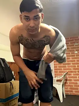 Snapshot of condenovin chatting on 09/19/25, 03:02 condenovin online show from 09/19/25, 03:02