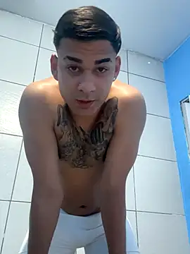 Snapshot of condenovin chatting on 09/21/25, 03:02 condenovin online show from 09/21/25, 03:02