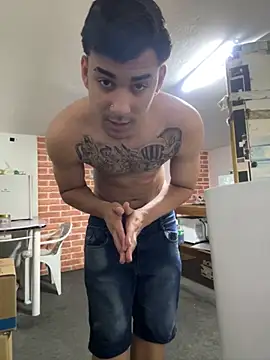 Snapshot of condenovin chatting on 10/18/25, 01:34 condenovin online show from 10/18/25, 01:34