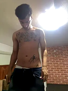 Snapshot of condenovin chatting on 11/13/25, 06:40 condenovin online show from 11/13/25, 06:40