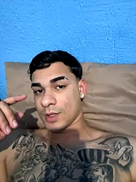 Snapshot of condenovin chatting on 11/17/25, 04:40 condenovin online show from 11/17/25, 04:40