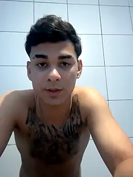 Snapshot of condenovin chatting on 11/19/25, 07:47 condenovin online show from 11/19/25, 07:47