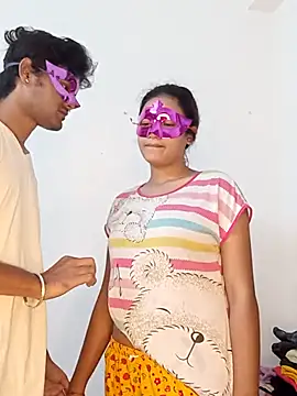 Snapshot of new_coupleee chatting on 11/01/25, 12:29 new coupleee online show from 11/01/25, 12:29