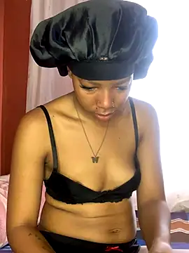 Snapshot of Pretty_Beauty chatting on 10/12/25, 09:41 Pretty Beauty online show from 10/12/25, 09:41