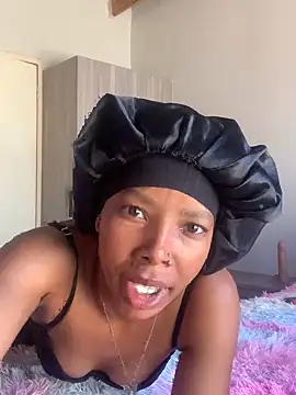 Snapshot of Pretty_Beauty chatting on 10/15/25, 11:32 Pretty Beauty online show from 10/15/25, 11:32