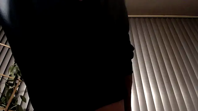 Snapshot of BiglovelyXXL chatting on 09/28/25, 12:27 BiglovelyXXL online show from 09/28/25, 12:27