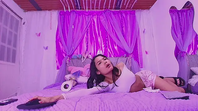 Snapshot of MeganRouss74 chatting on 09/30/25, 11:04 MeganRouss74 online show from 09/30/25, 11:04