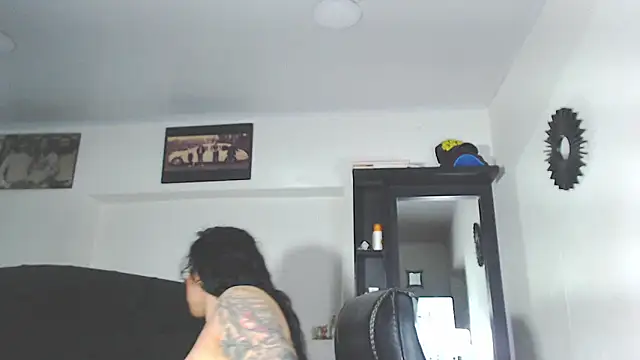 Snapshot of Vicky_hotmilf chatting on 09/26/25, 11:03 Vicky hotmilf online show from 09/26/25, 11:03