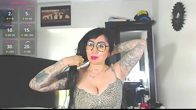 Snapshot of Vicky_hotmilf chatting on 10/22/25, 11:10 Vicky hotmilf online show from 10/22/25, 11:10