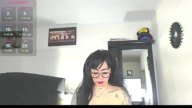 Snapshot of Vicky_hotmilf chatting on 11/05/25, 11:10 Vicky hotmilf online show from 11/05/25, 11:10