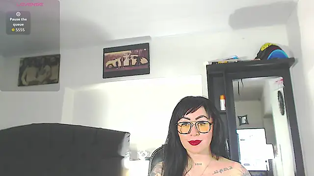 Snapshot of Vicky_hotmilf chatting on 11/24/25, 03:01 Vicky hotmilf online show from 11/24/25, 03:01