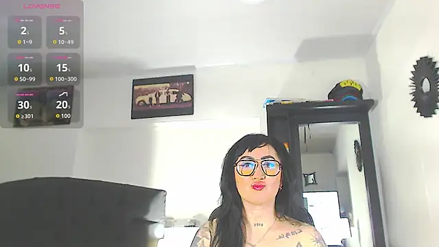 Snapshot of Vicky_hotmilf chatting on 12/04/25, 10:57 Vicky hotmilf online show from 12/04/25, 10:57