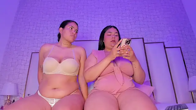 Mia and lexy online show from 10/10/25, 02:32