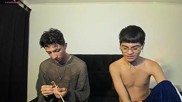 Snapshot of mhatias_ chatting on 10/21/25, 06:47 mhatias online show from 10/21/25, 06:47