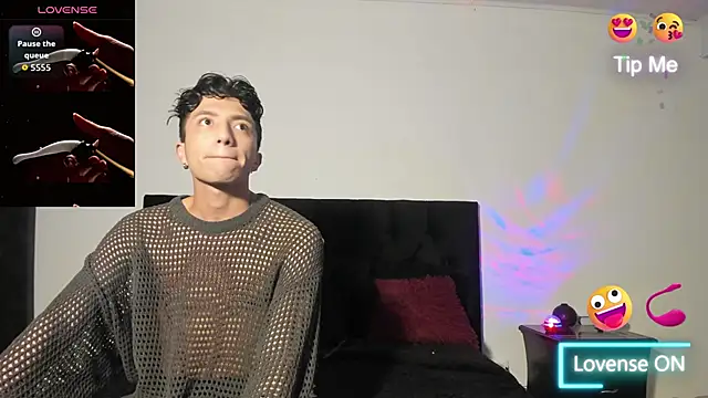 Snapshot of mhatias_ chatting on 10/25/25, 06:10 mhatias online show from 10/25/25, 06:10