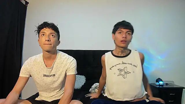 Snapshot of mhatias_ chatting on 10/27/25, 01:31 mhatias online show from 10/27/25, 01:31