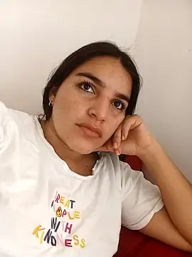 Snapshot of chloe_90 chatting on 09/29/25, 04:34 chloe 90 online show from 09/29/25, 04:34