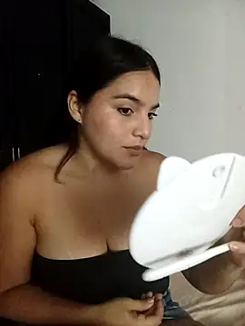 Snapshot of chloe_90 chatting on 10/06/25, 11:02 chloe 90 online show from 10/06/25, 11:02