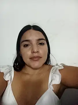 Snapshot of chloe_90 chatting on 10/13/25, 11:49 chloe 90 online show from 10/13/25, 11:49