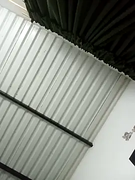 Snapshot of chloe_90 chatting on 10/17/25, 12:01 chloe 90 online show from 10/17/25, 12:01