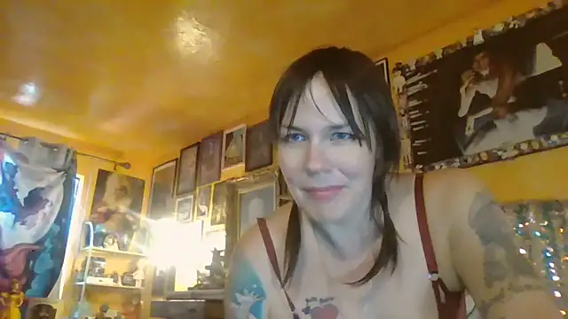 Snapshot of pinkmoonboots chatting on 09/14/25, 07:02 pinkmoonboots online show from 09/14/25, 07:02