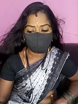 Snapshot of tamilammukuttyy chatting on 10/29/25, 04:04 tamilammukuttyy online show from 10/29/25, 04:04