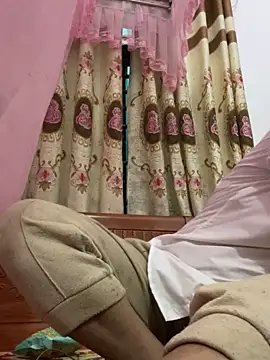 mai-xinh online show from 10/28/25, 06:06