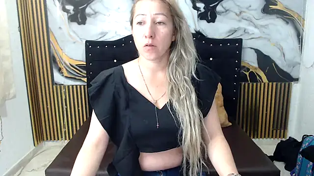 swetchrystal online show from 10/08/25, 02:04